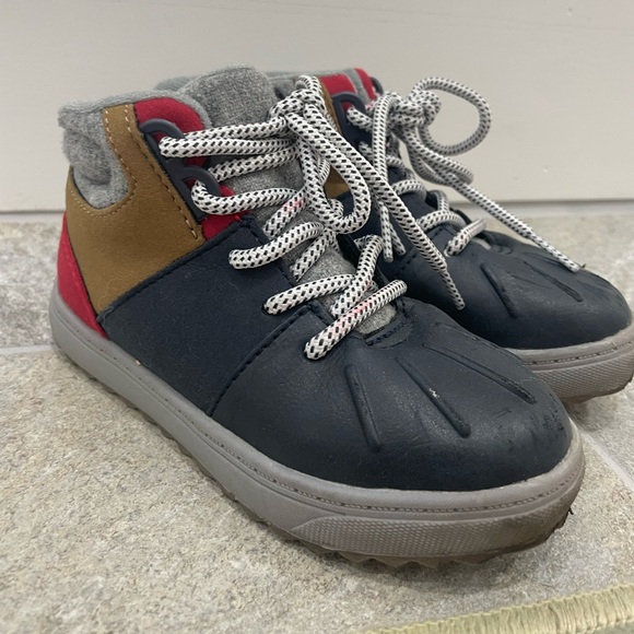 OshKosh B'gosh Other - OSHKOSH Lace up tennis shoe Bots size 10M